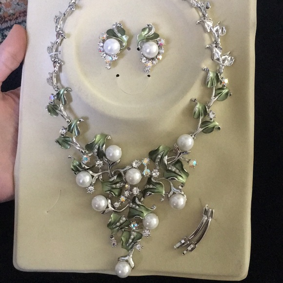 Anthropologie Jewelry - Austrian crystal flower statement necklace new